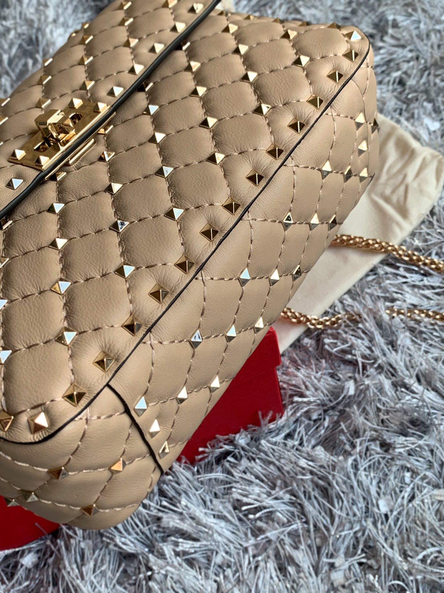 medium-rockstud-spike-nappa-leather-bag-3210_16843962898-1000