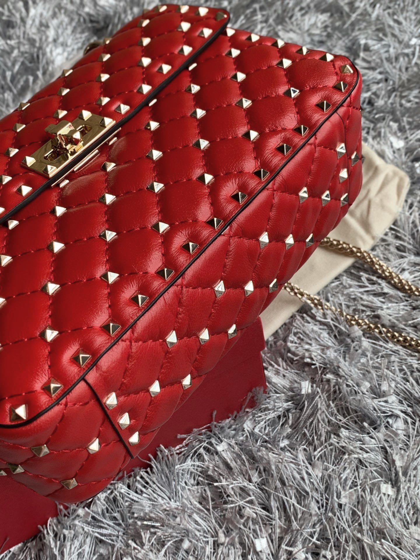 medium-rockstud-spike-nappa-leather-bag-3211_16843962939-1000