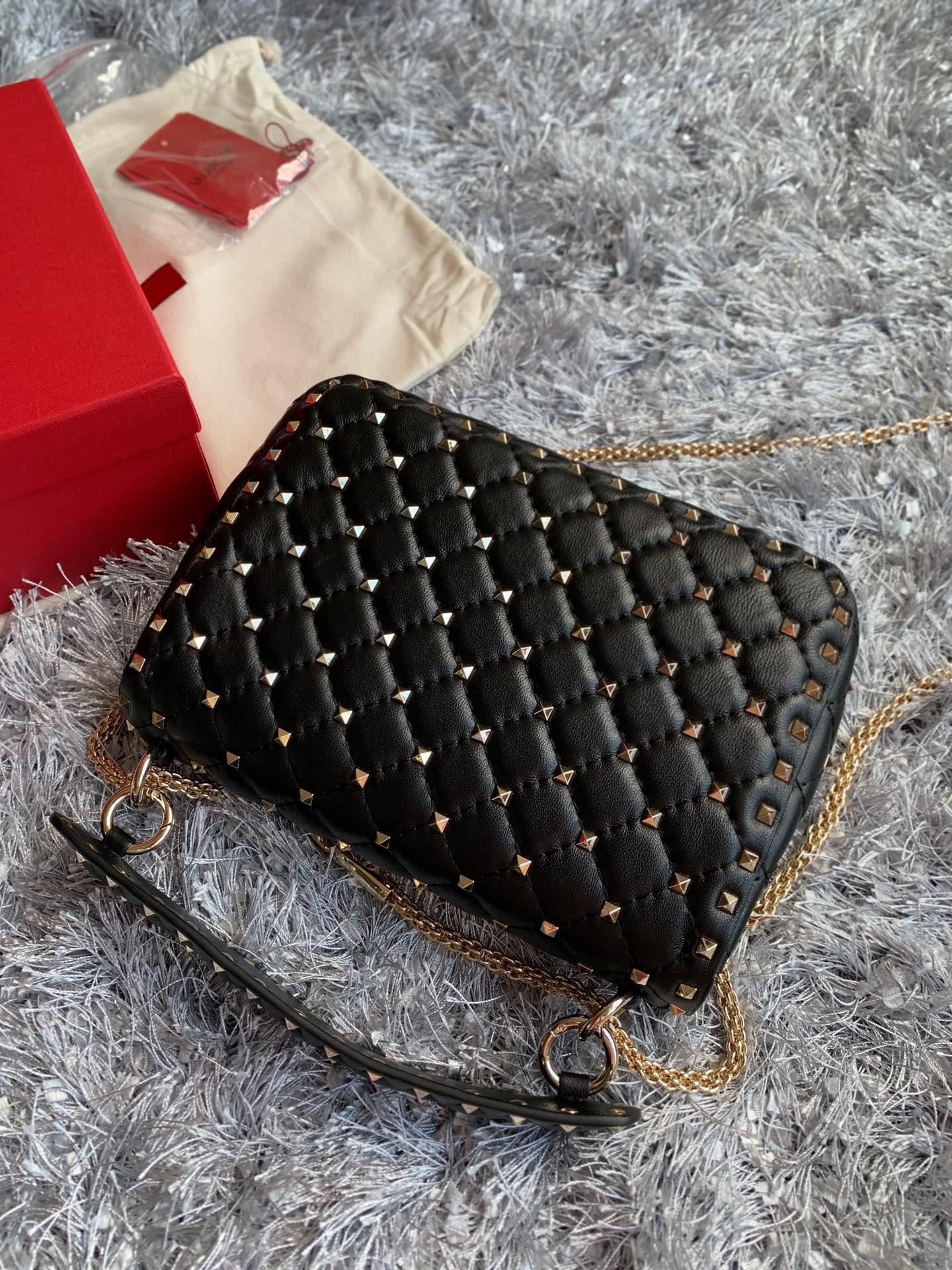 medium-rockstud-spike-nappa-leather-bag-3212_16843962943-1000