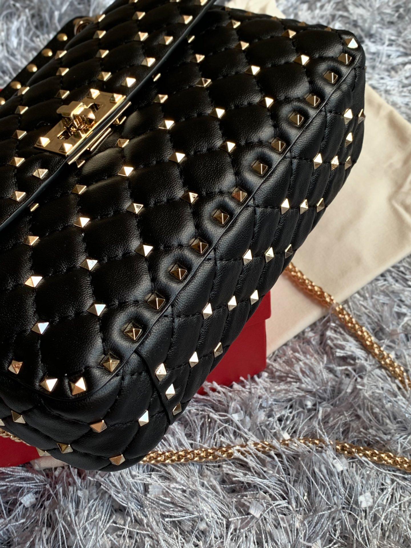 medium-rockstud-spike-nappa-leather-bag-3212_16843962969-1000