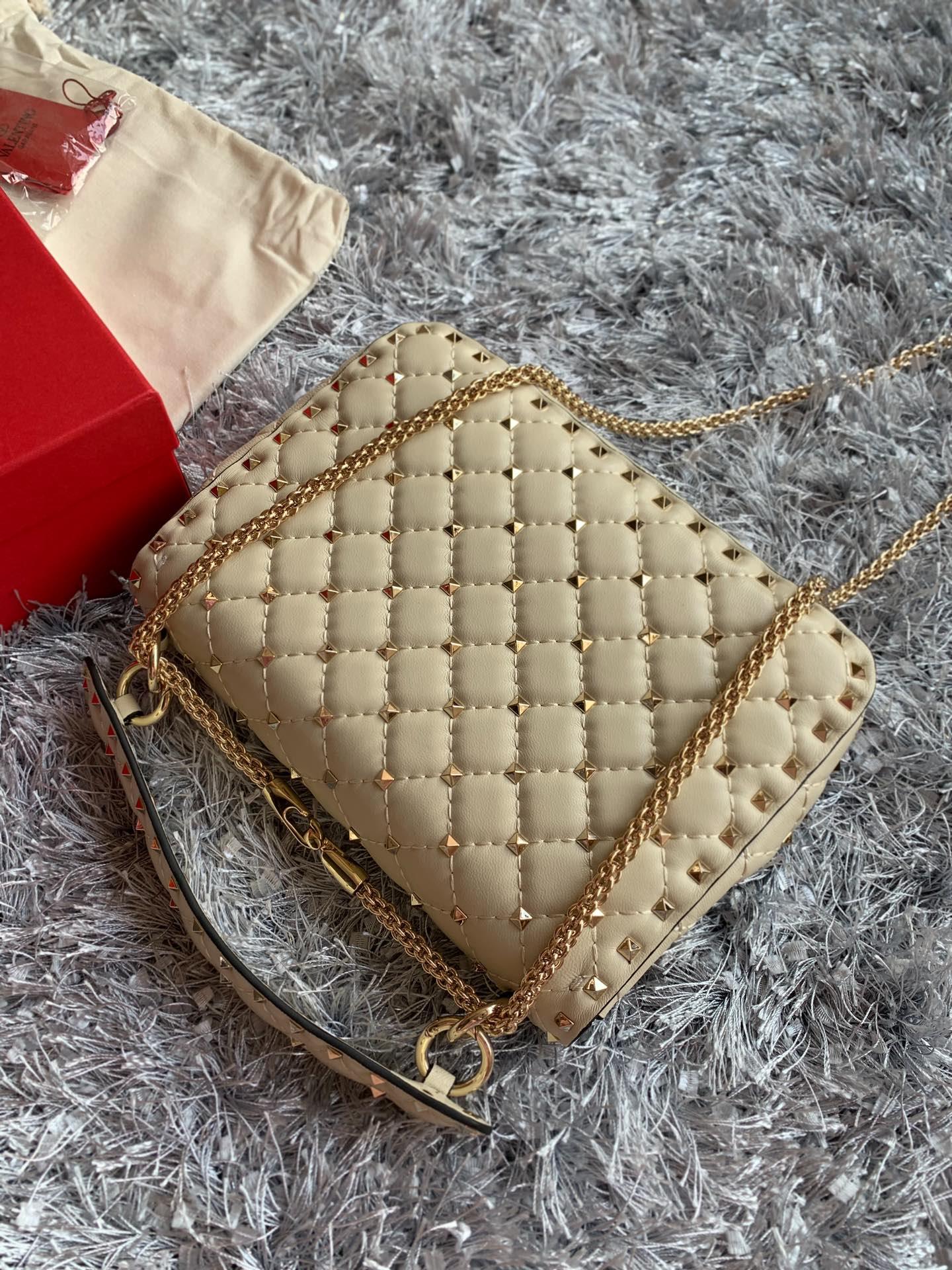 medium-rockstud-spike-nappa-leather-bag-3213_16843962983-1000