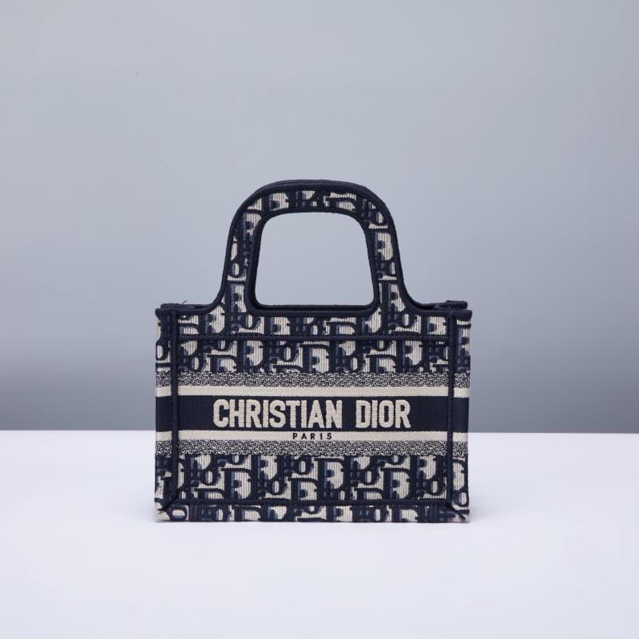 mini-dior-book-tote-117_16843494852-1000