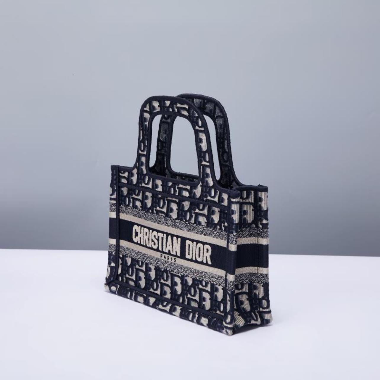 mini-dior-book-tote-117_16843494865-1000