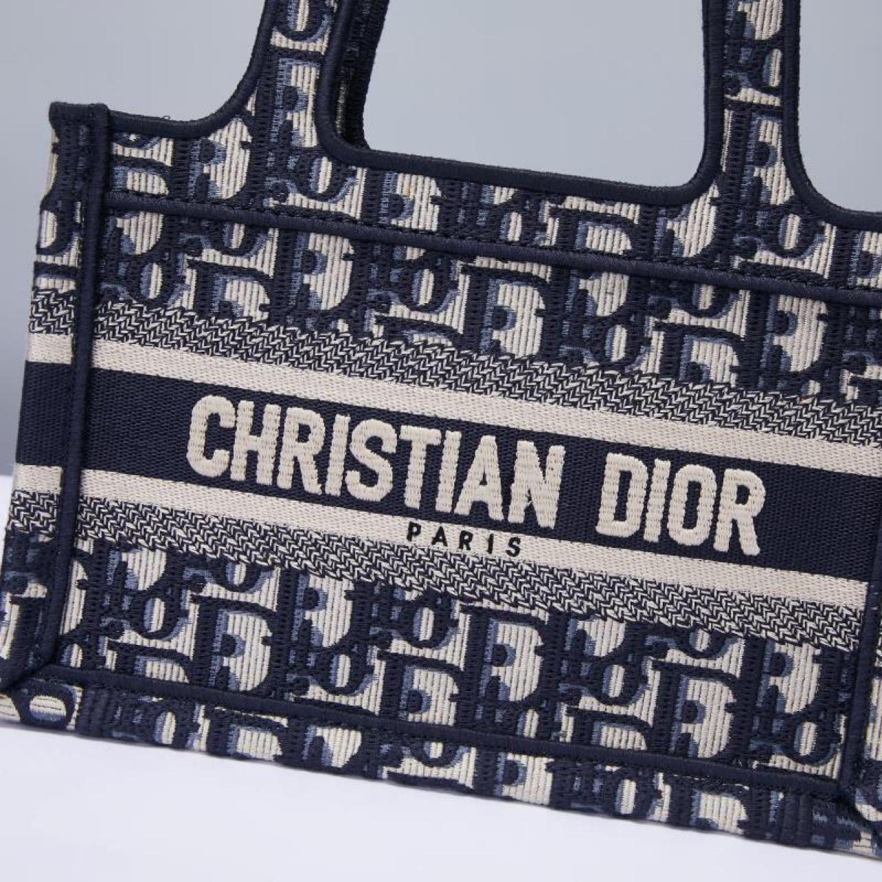 mini-dior-book-tote-117_16843494876-1000