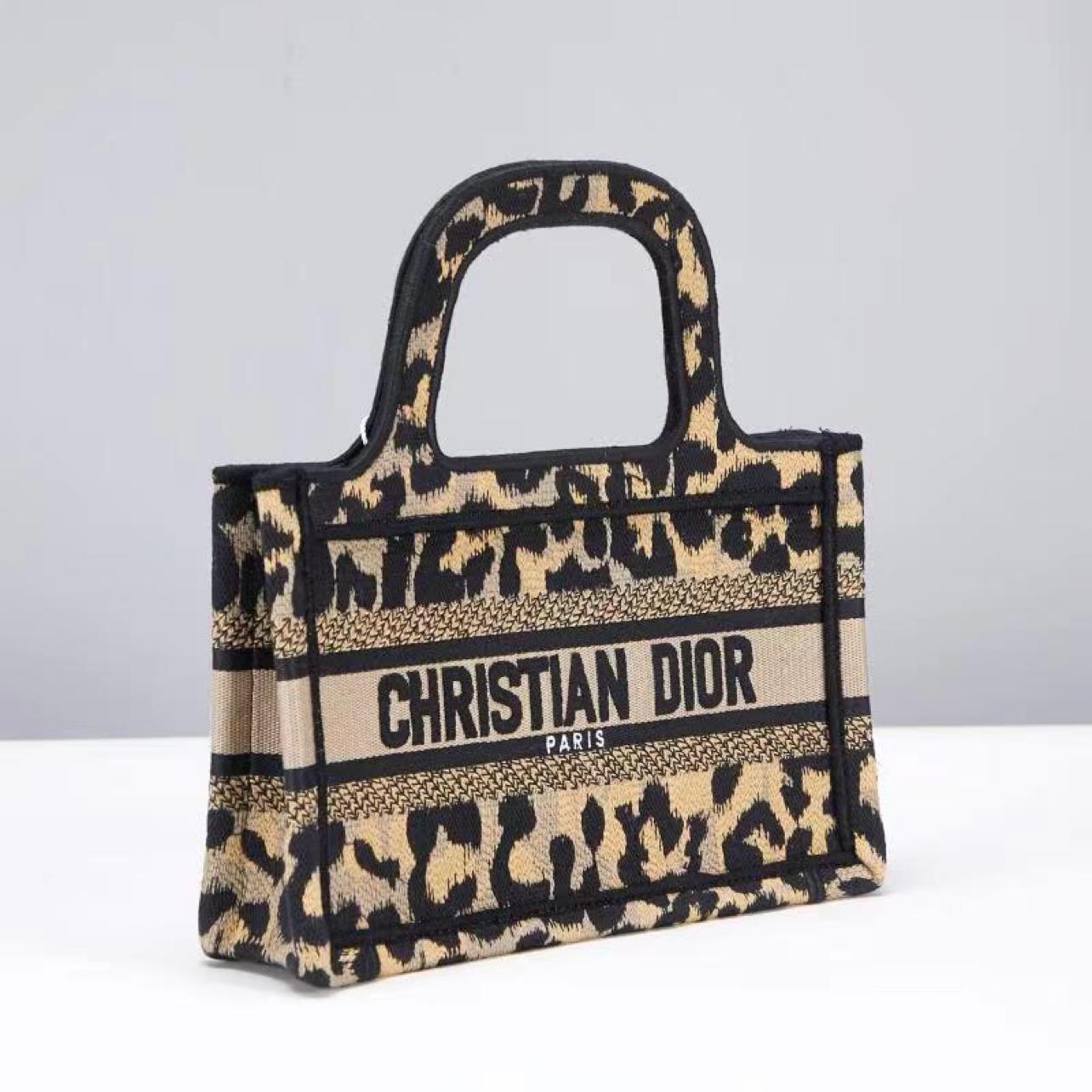 mini-dior-book-tote-131_16843495355-1000