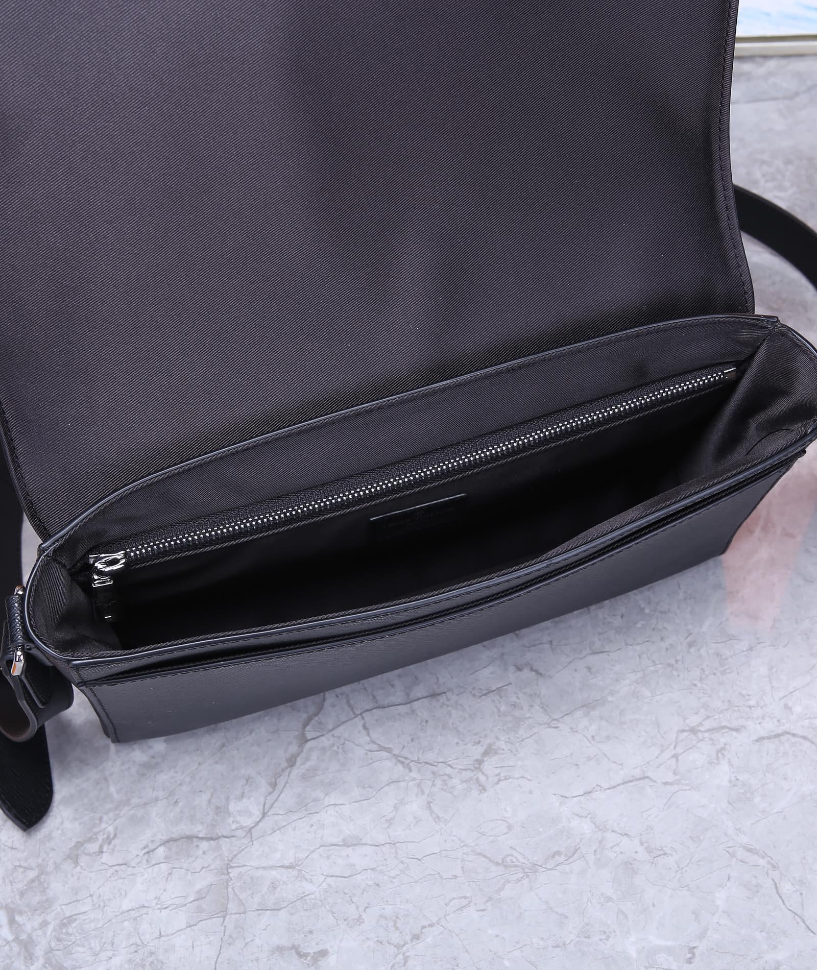 new-flap-messenger-bag-2203_16844981705-1000