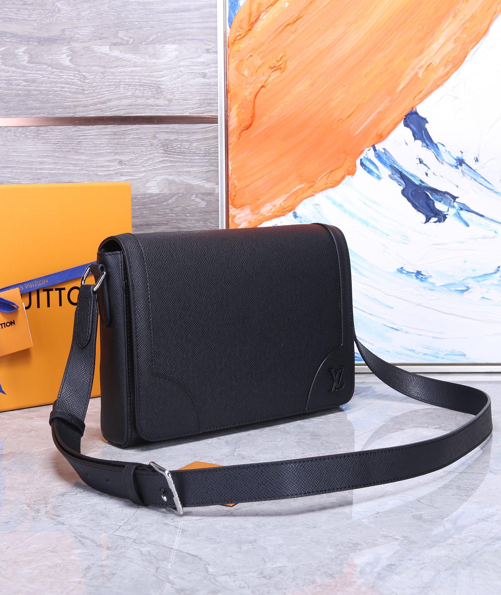 new-flap-messenger-bag-2203_16844981706-1000