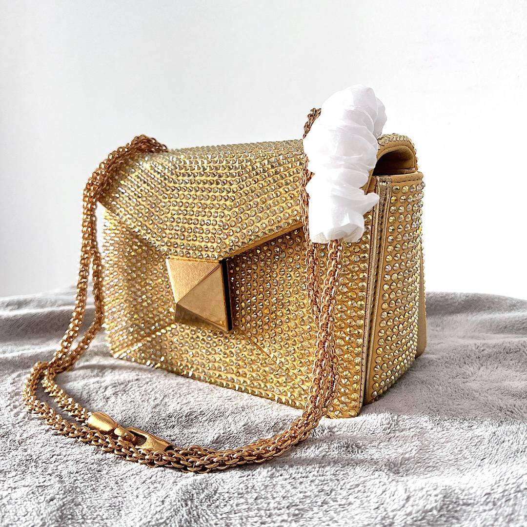 one-stud-embroidered-bag-with-chain-5647_16845009446-1000