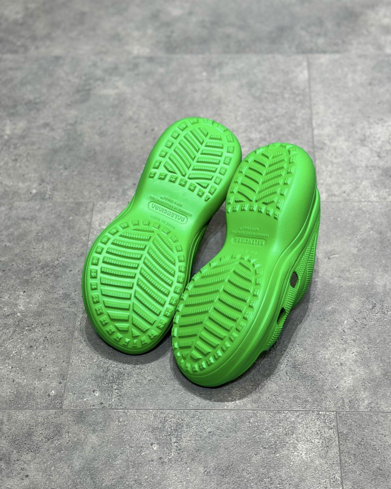 pool-crocs-slide-sandal-6784_16845015449-1000