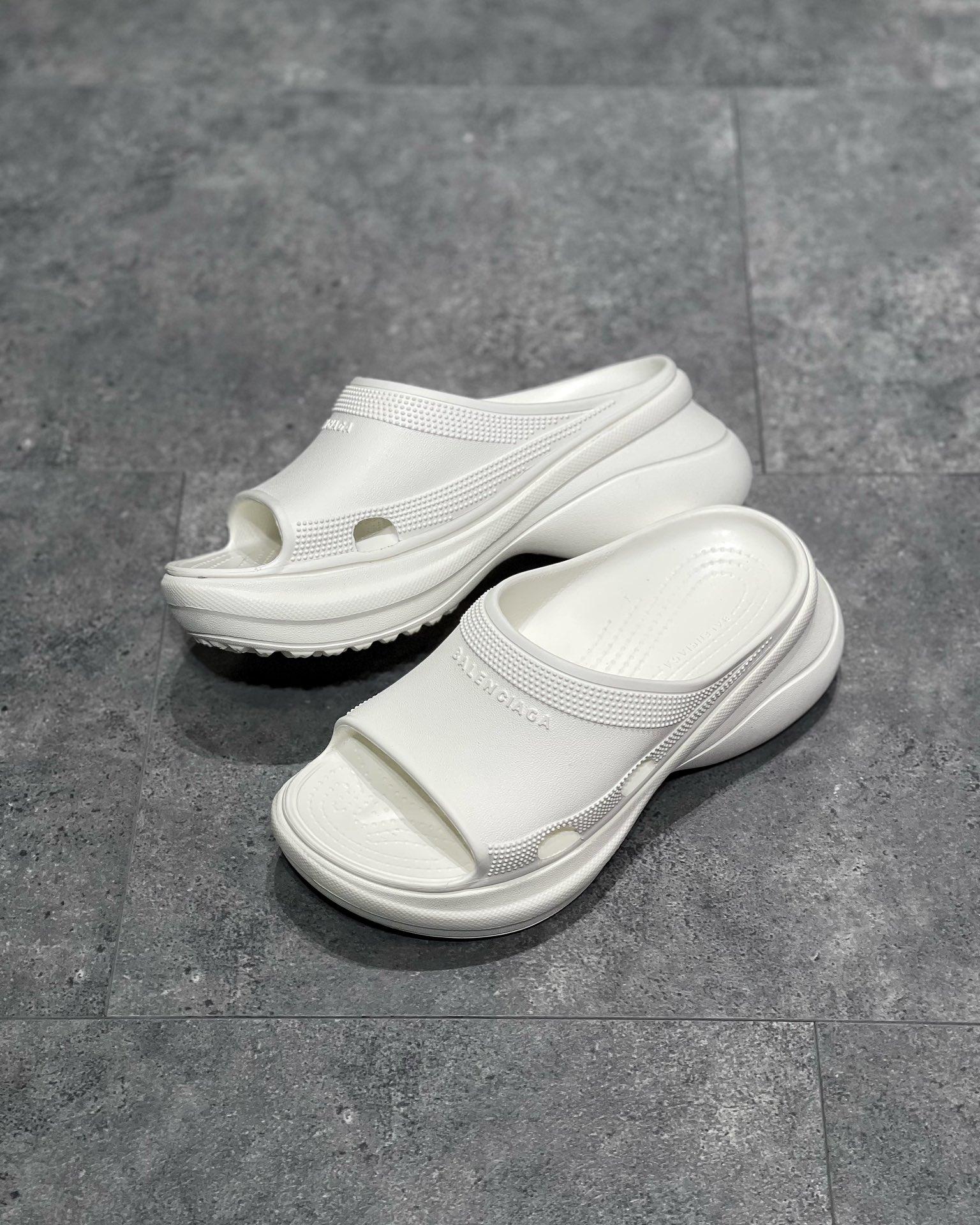 pool-crocs-slide-sandal-6787_16845015514-1000
