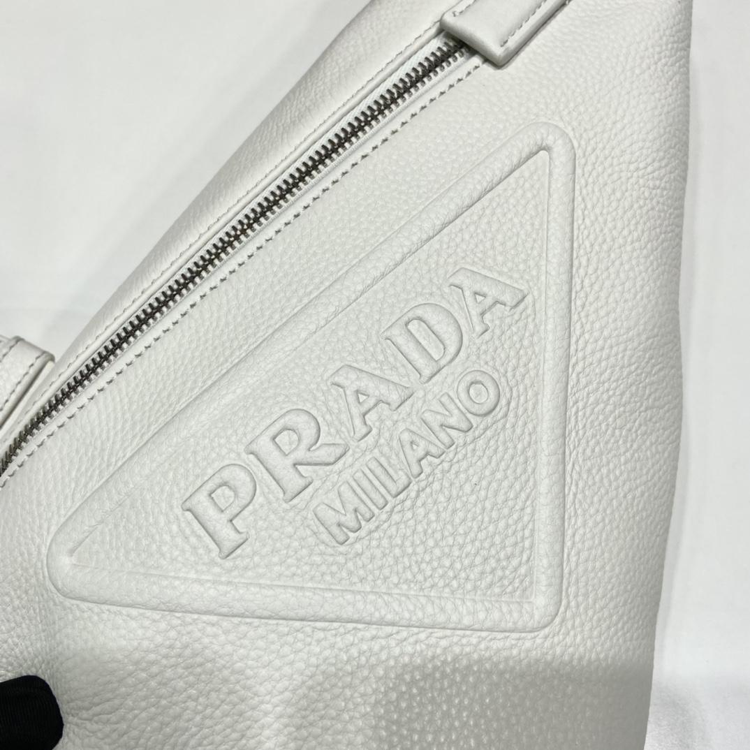 prada-cross-leather-bag-2653_16844984708-1000