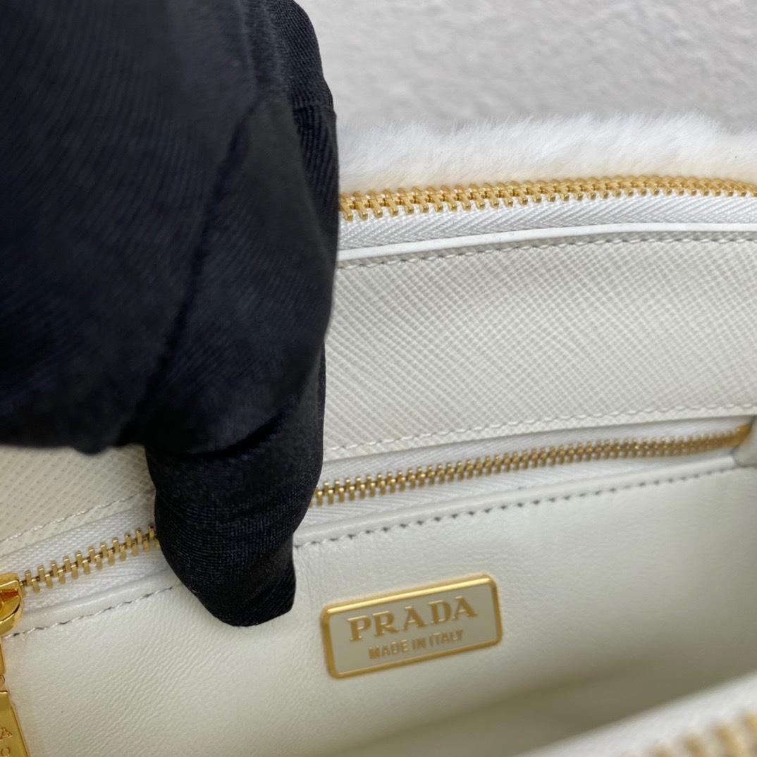 prada-galleria-shearling-mini-bag-5939_168440225210-1000