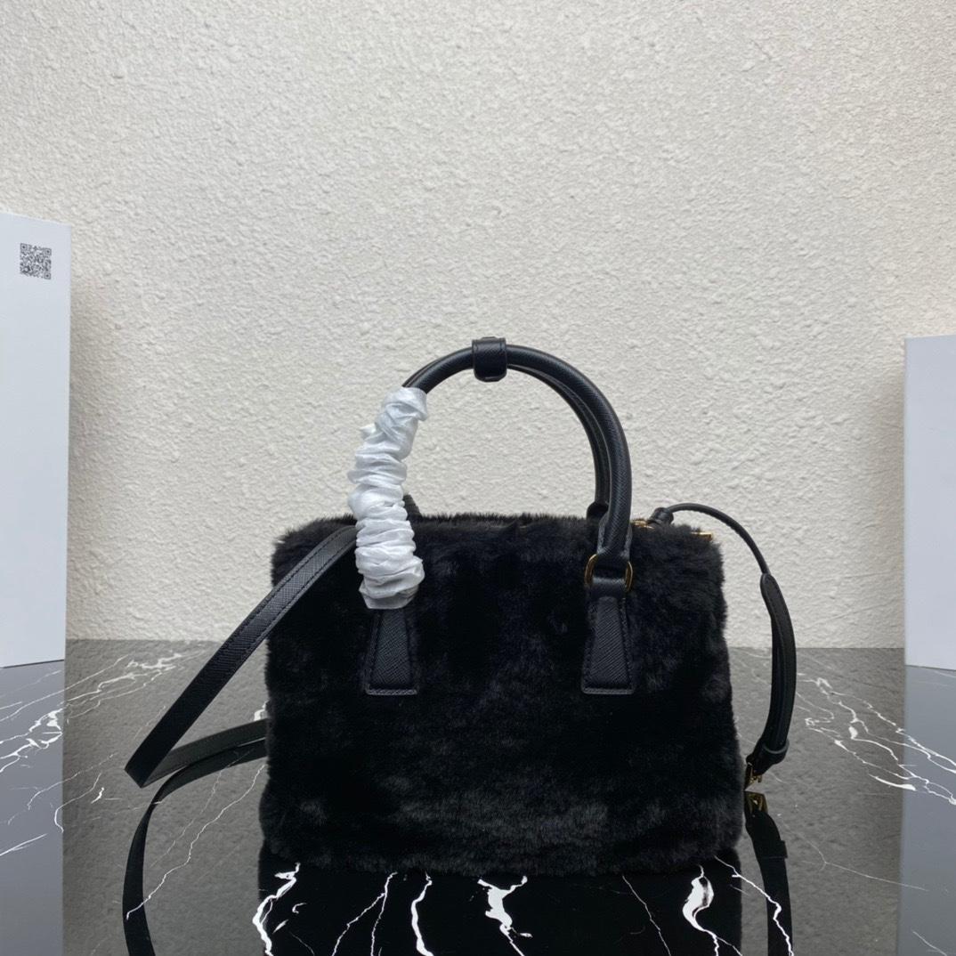 prada-galleria-shearling-mini-bag-5940_16844022523-1000