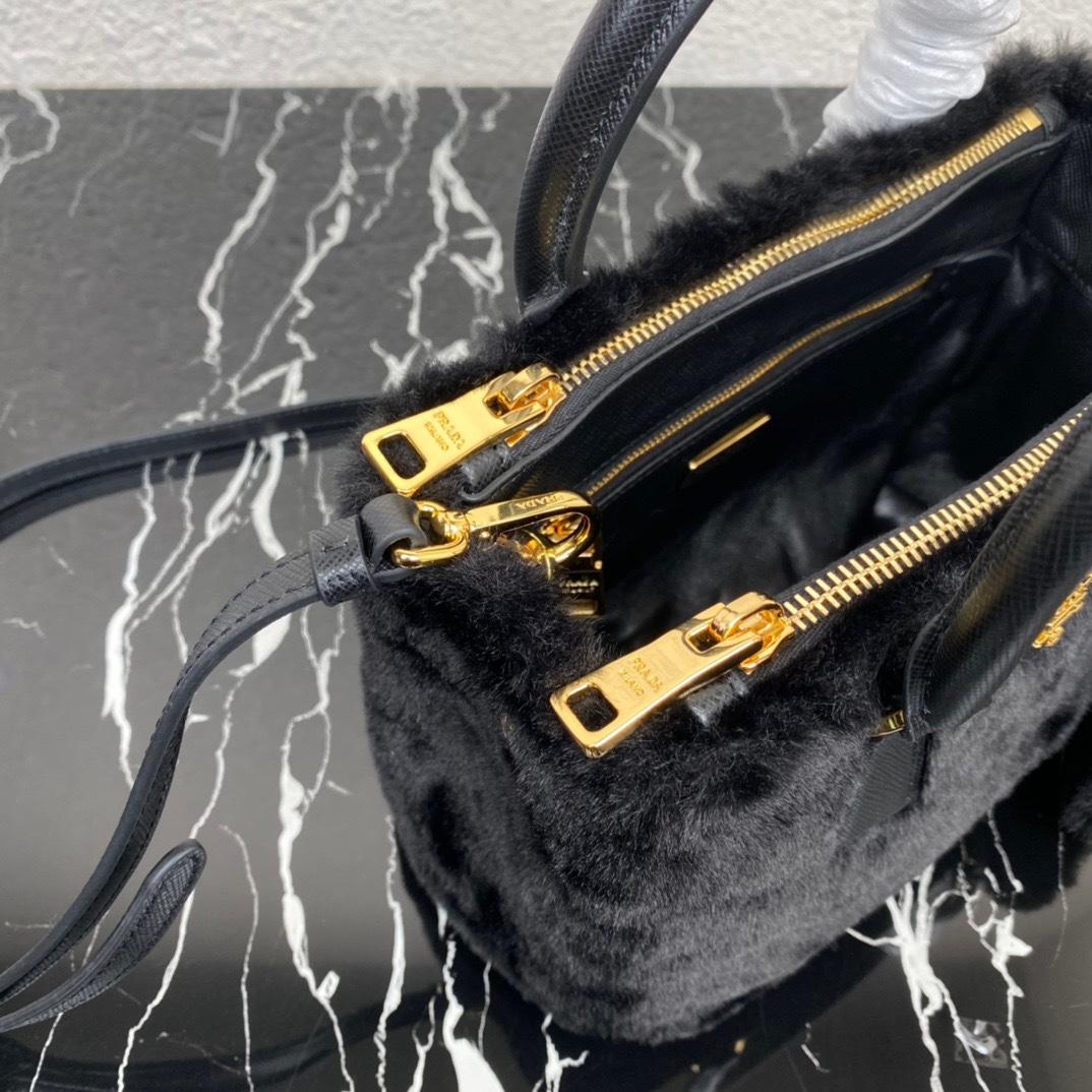 prada-galleria-shearling-mini-bag-5940_16844022535-1000