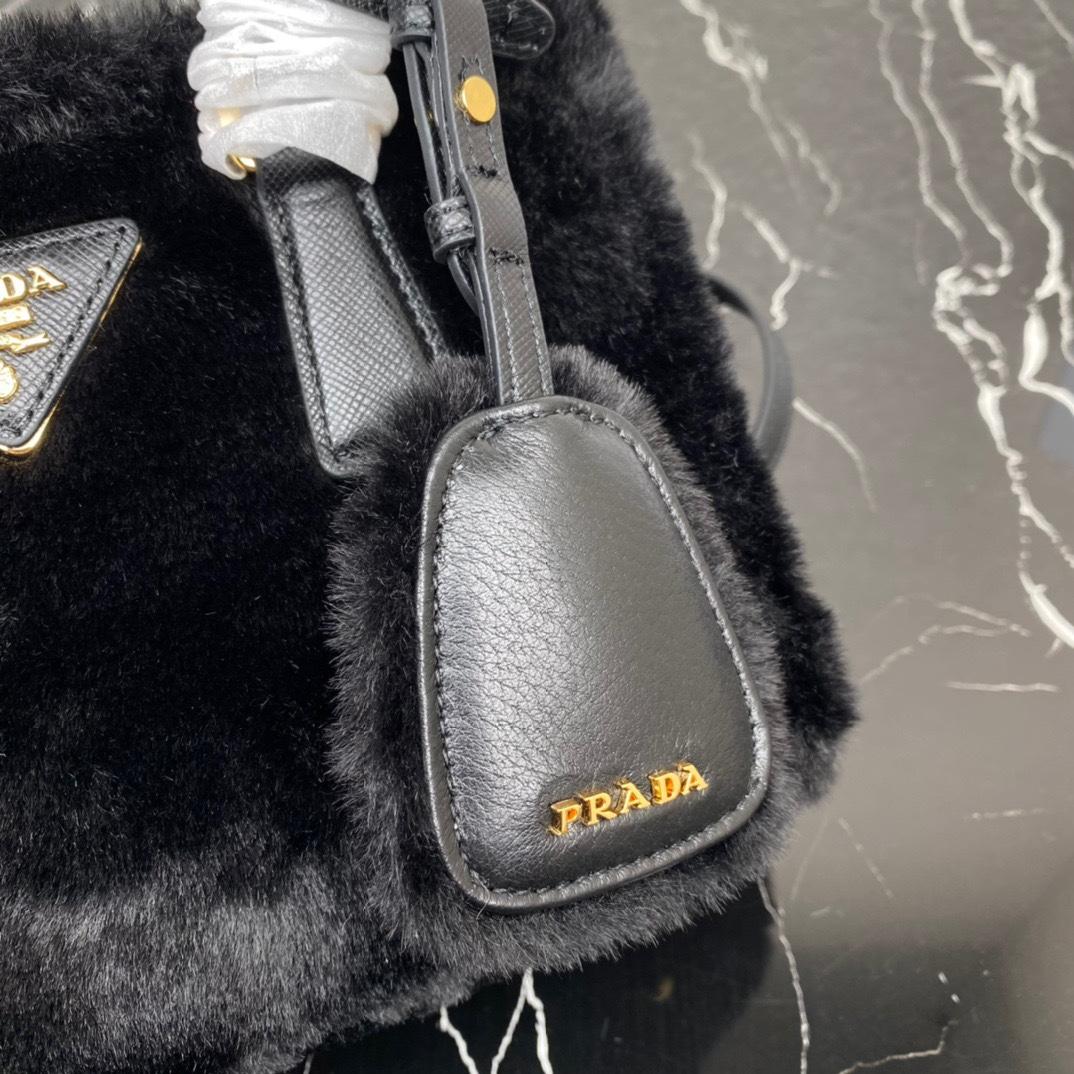 prada-galleria-shearling-mini-bag-5940_16844022549-1000