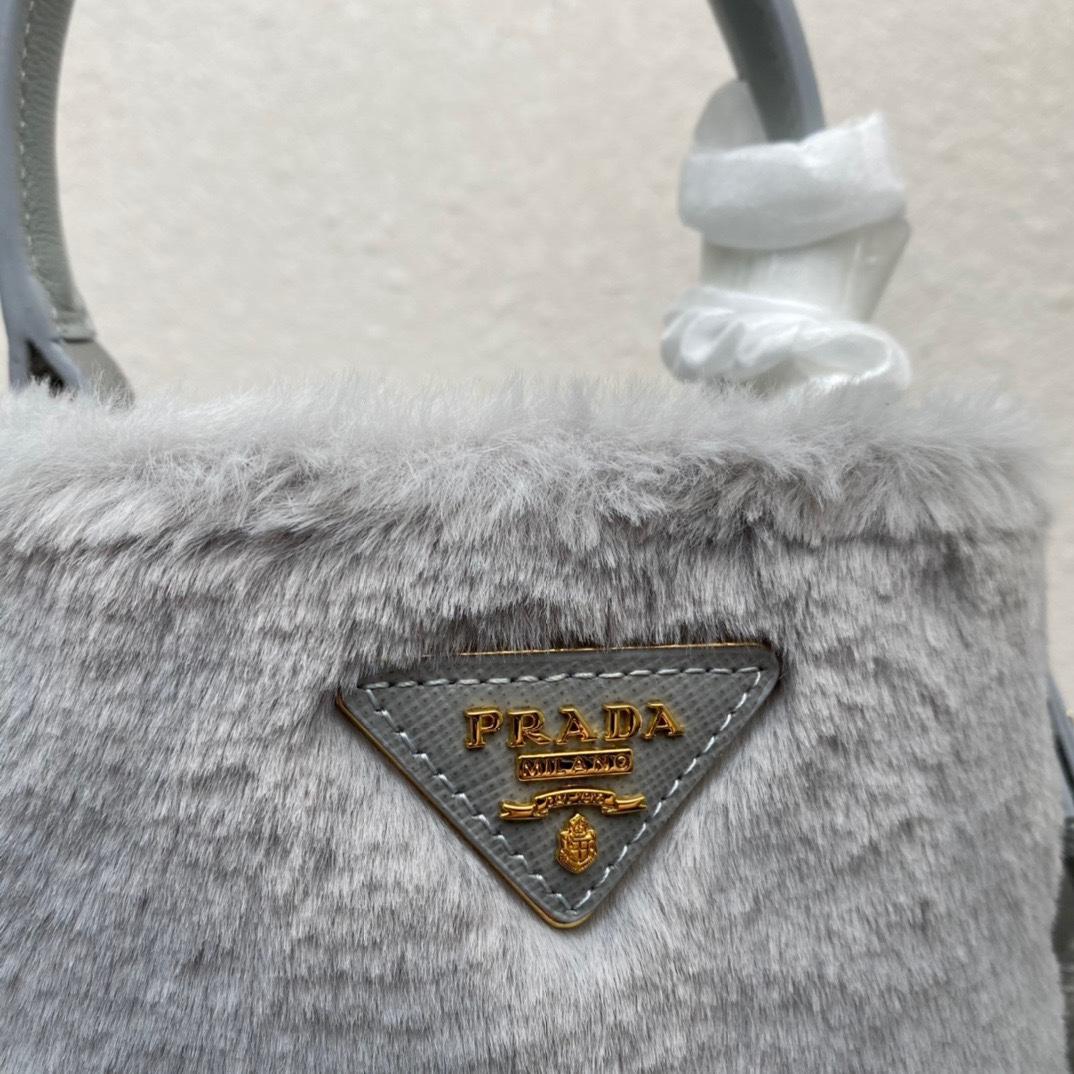 prada-panier-shearling-mini-bag-5933_16844022418-1000