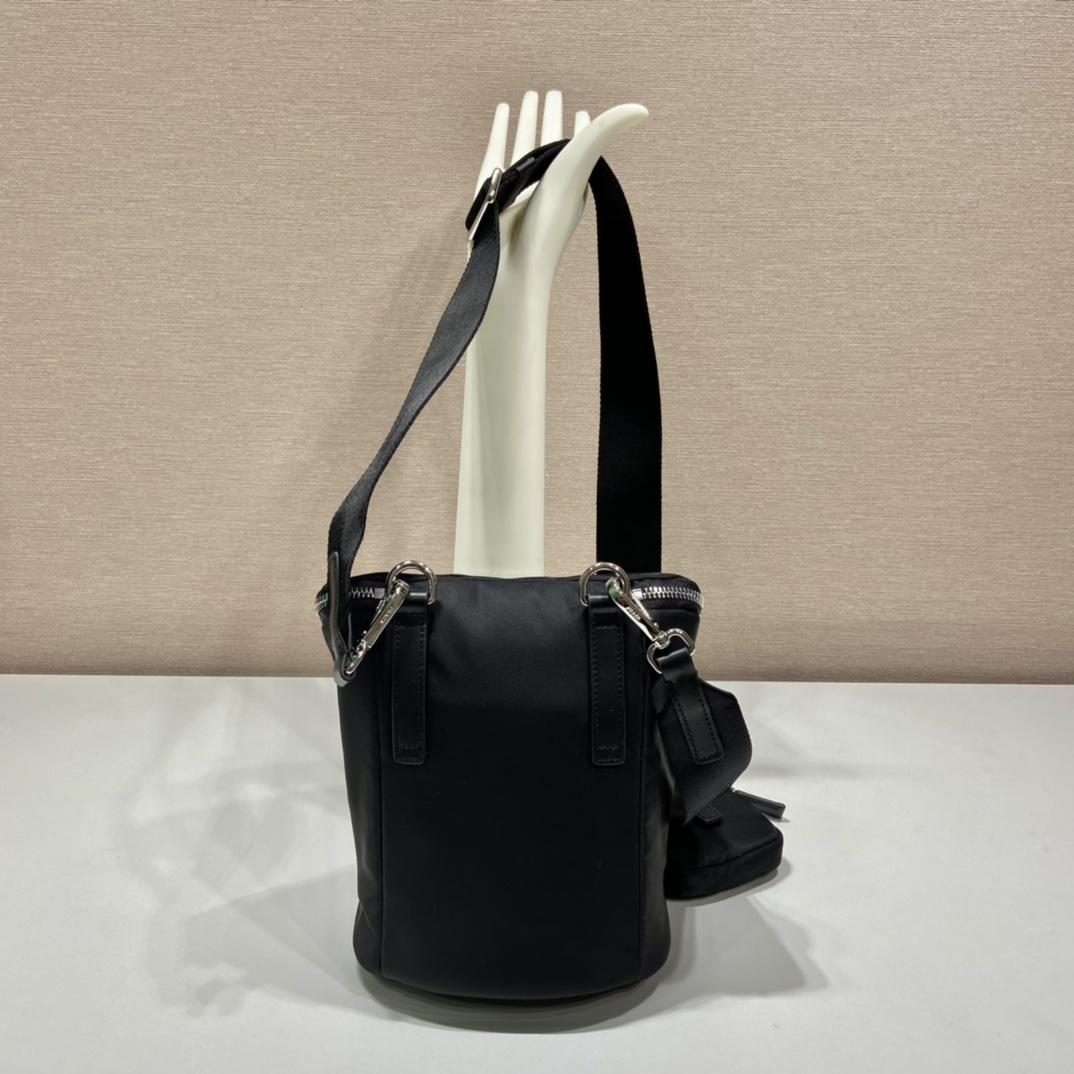 re-nylon-and-leather-shoulder-bag-2615_16844984173-1000