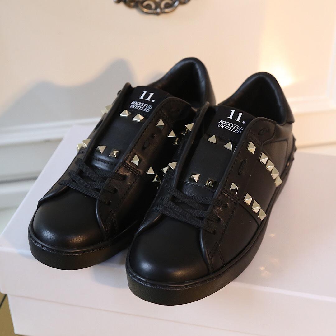 rockstud-untitled-sneaker-in-calfskin-leather-1374_16843938073-1000