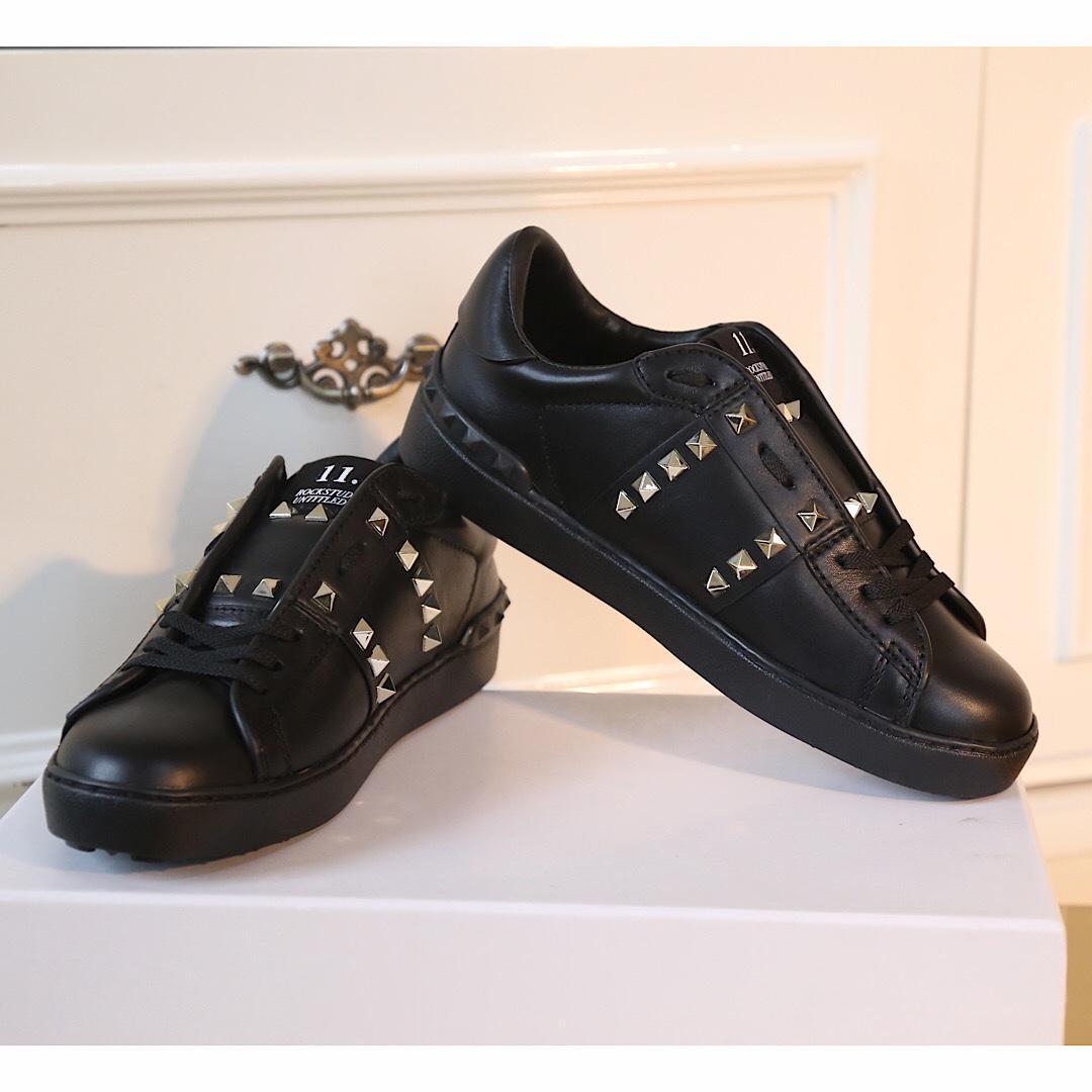 rockstud-untitled-sneaker-in-calfskin-leather-1374_16843938087-1000