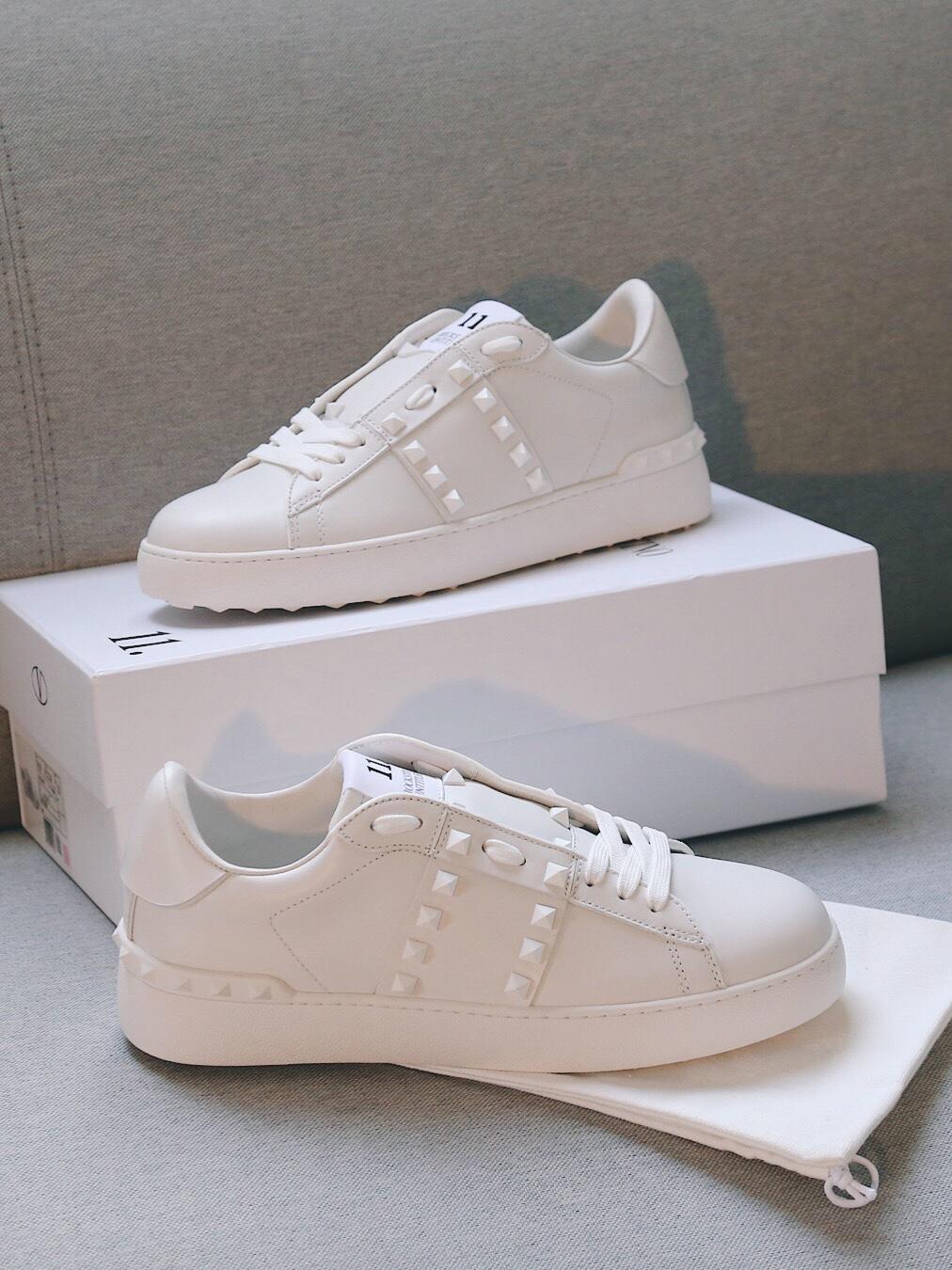 rockstud-untitled-tone-on-tone-studded-sneaker-1375_16843938093-1000