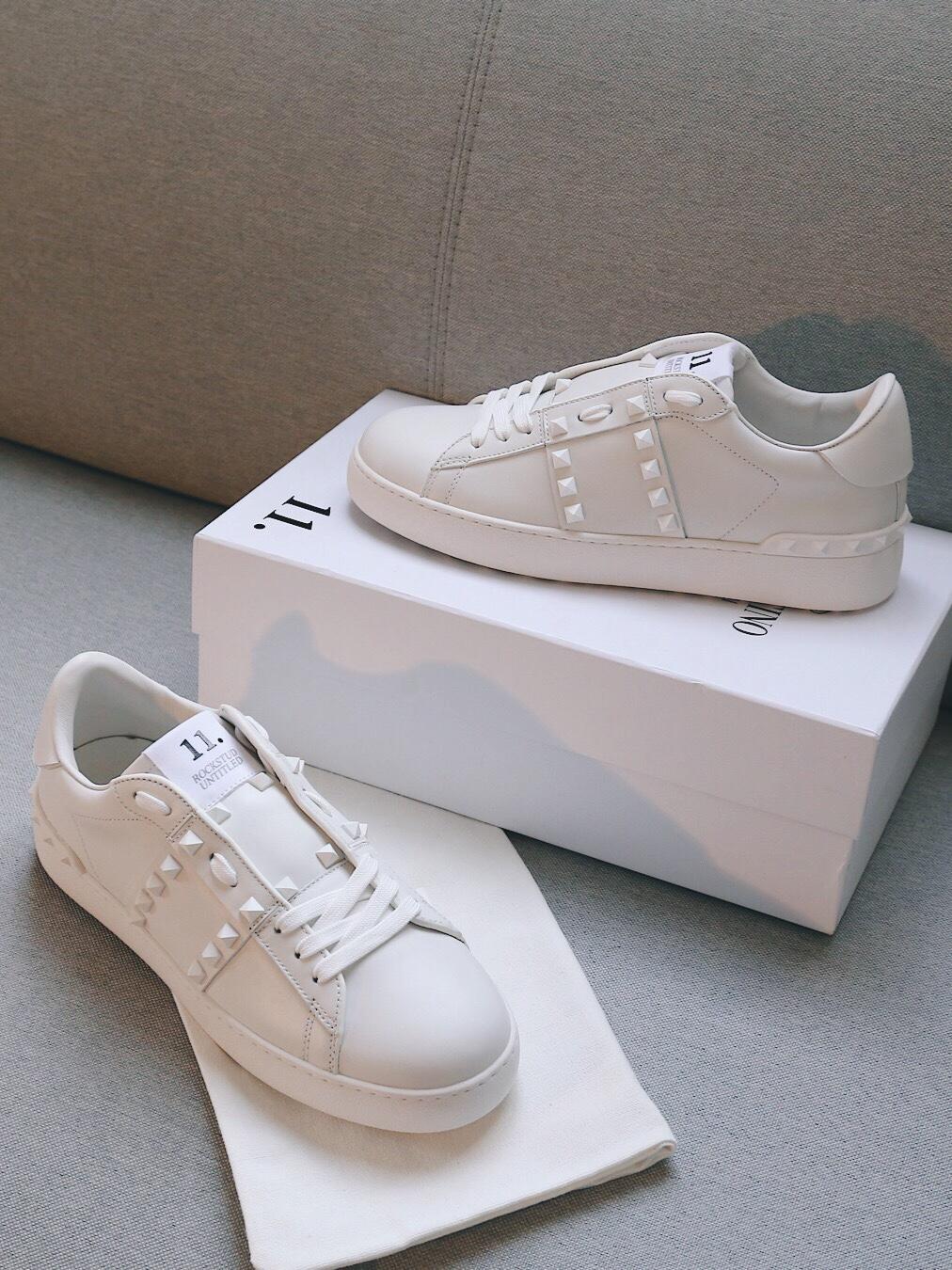 rockstud-untitled-tone-on-tone-studded-sneaker-1375_16843938096-1000