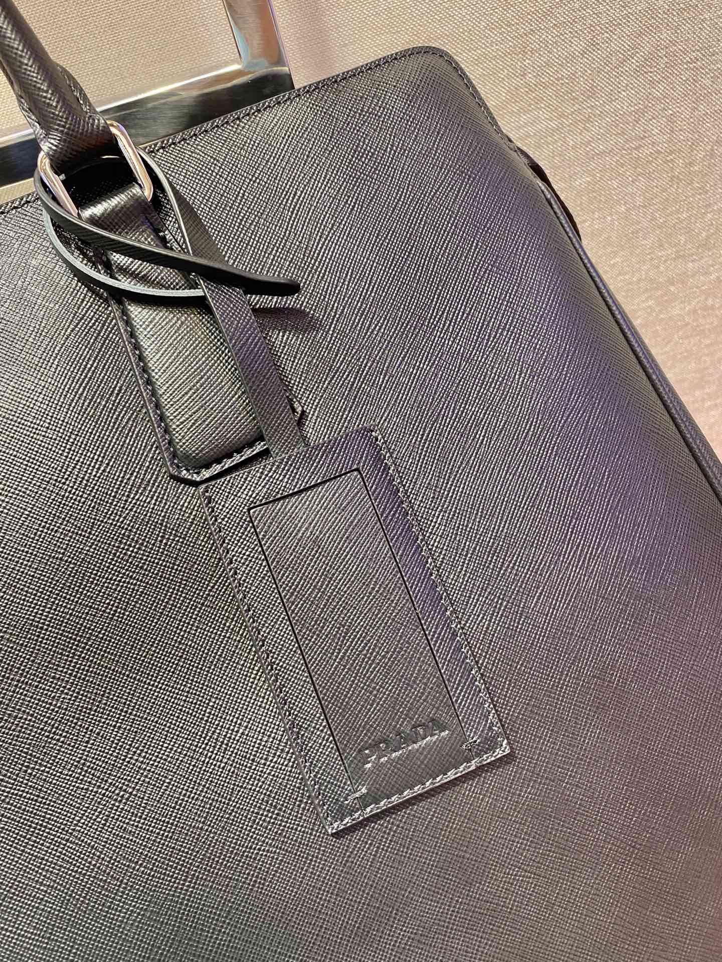 saffiano-leather-prada-galleria-bag-2663_16843956557-1000