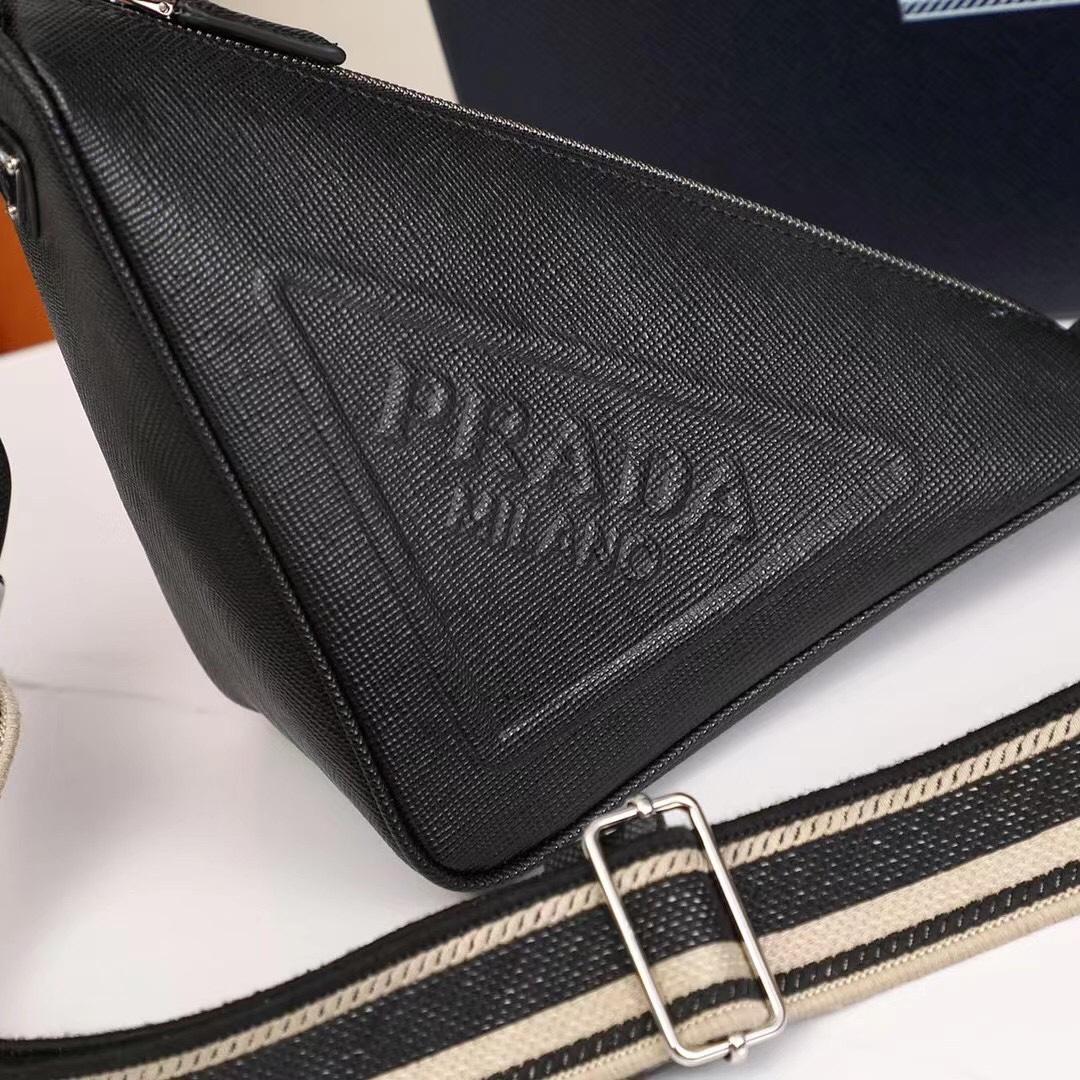 saffiano-prada-triangle-bag-2599_16844983907-1000