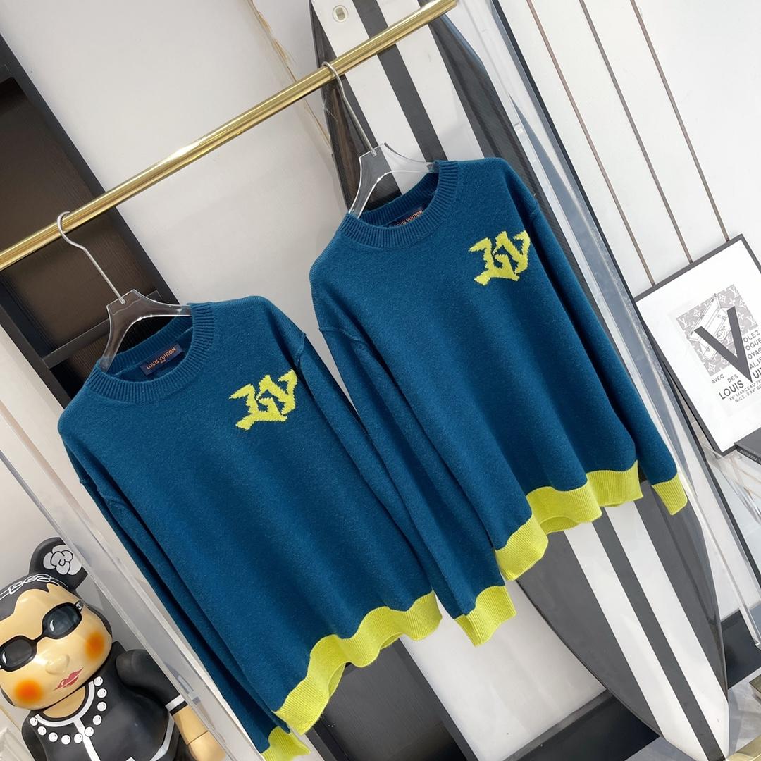 signature-crewneck-2810_16844985935-1000