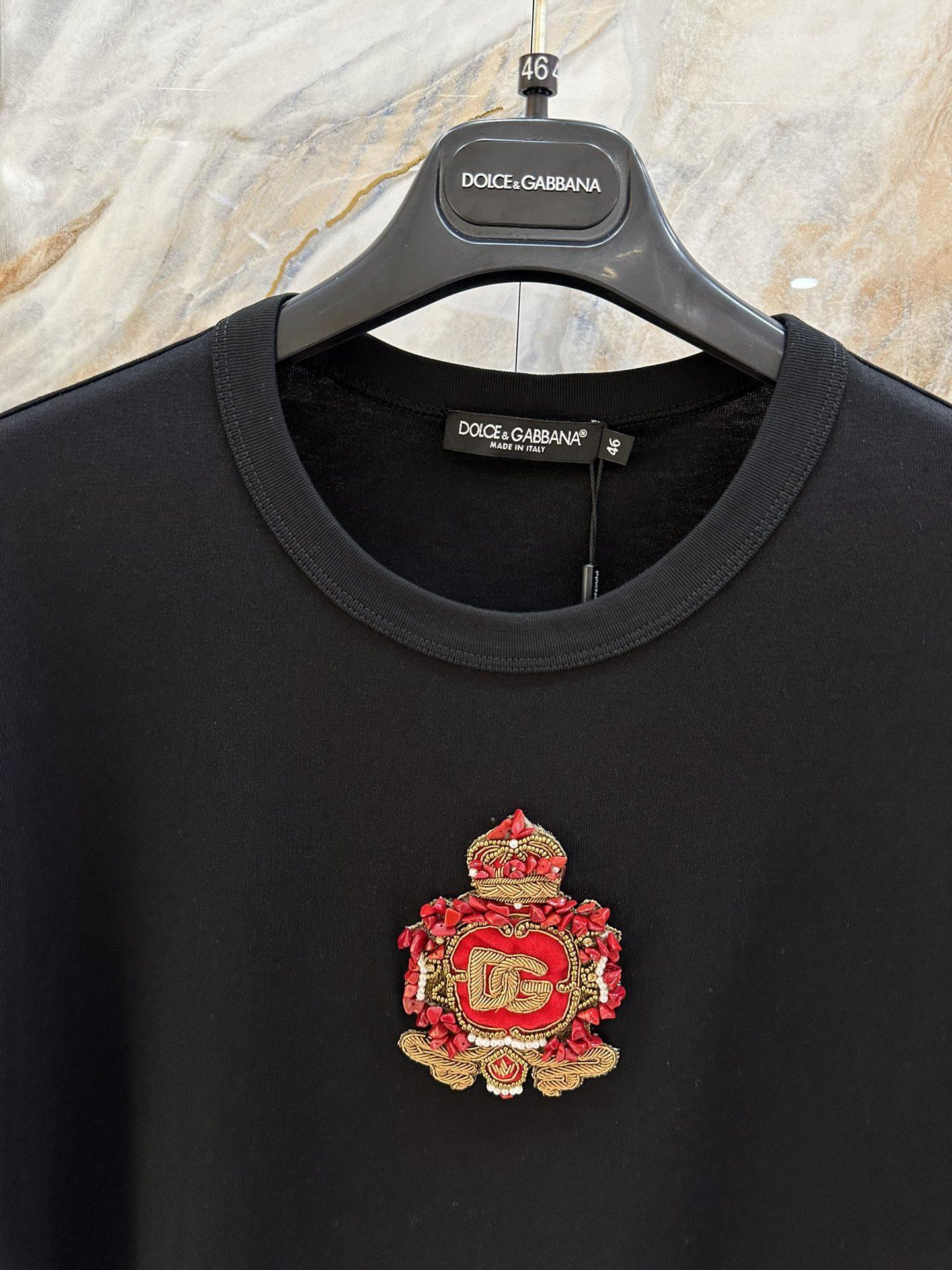 silk-jersey-t-shirt-with-heraldic-dg-patch-6721_16845014873-1000