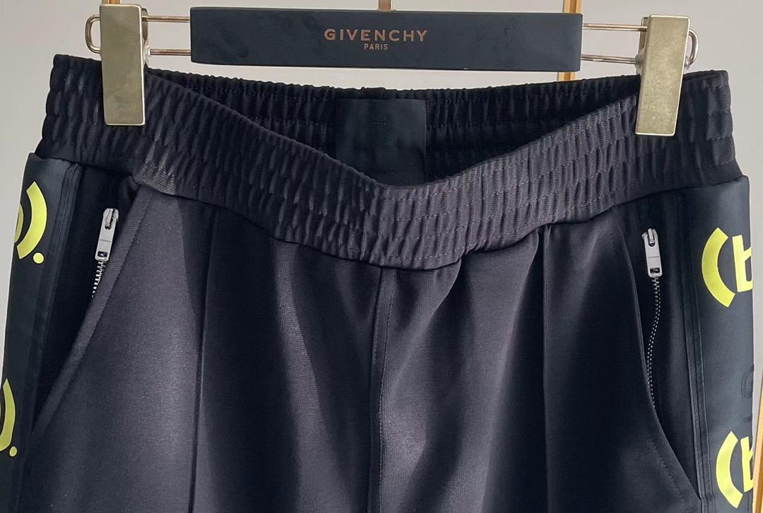 slim-fit-jogger-pants-in-jersey-with-b-printed-givenchy-bands-6622_16845014144-1000