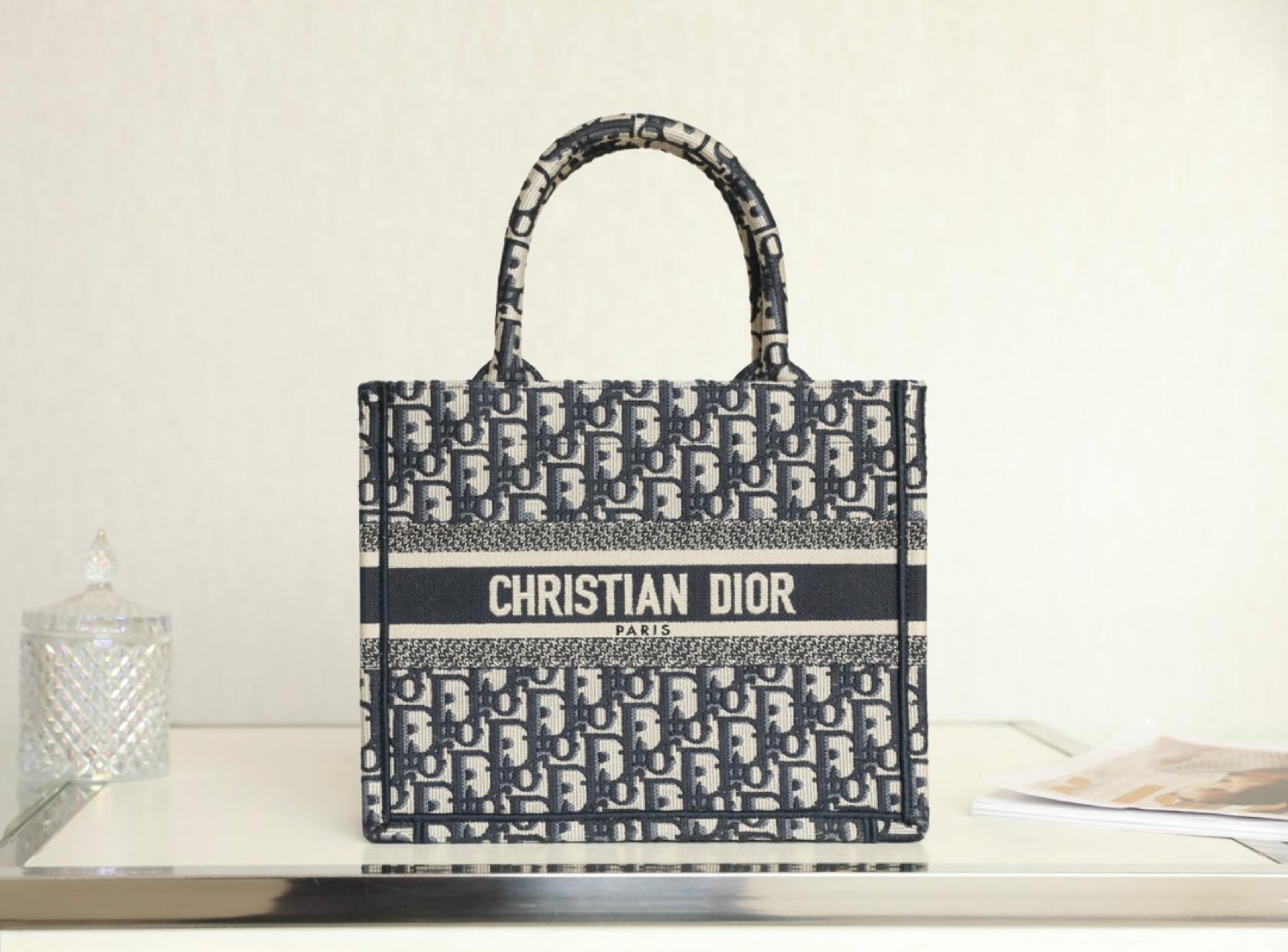 small-dior-book-tote-116_168434948510-1000