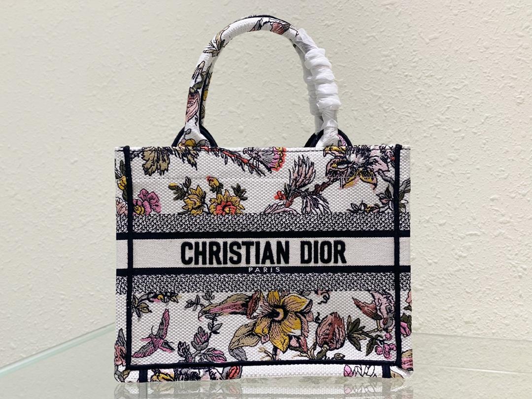 small-dior-book-tote-6341_16844030432-1000