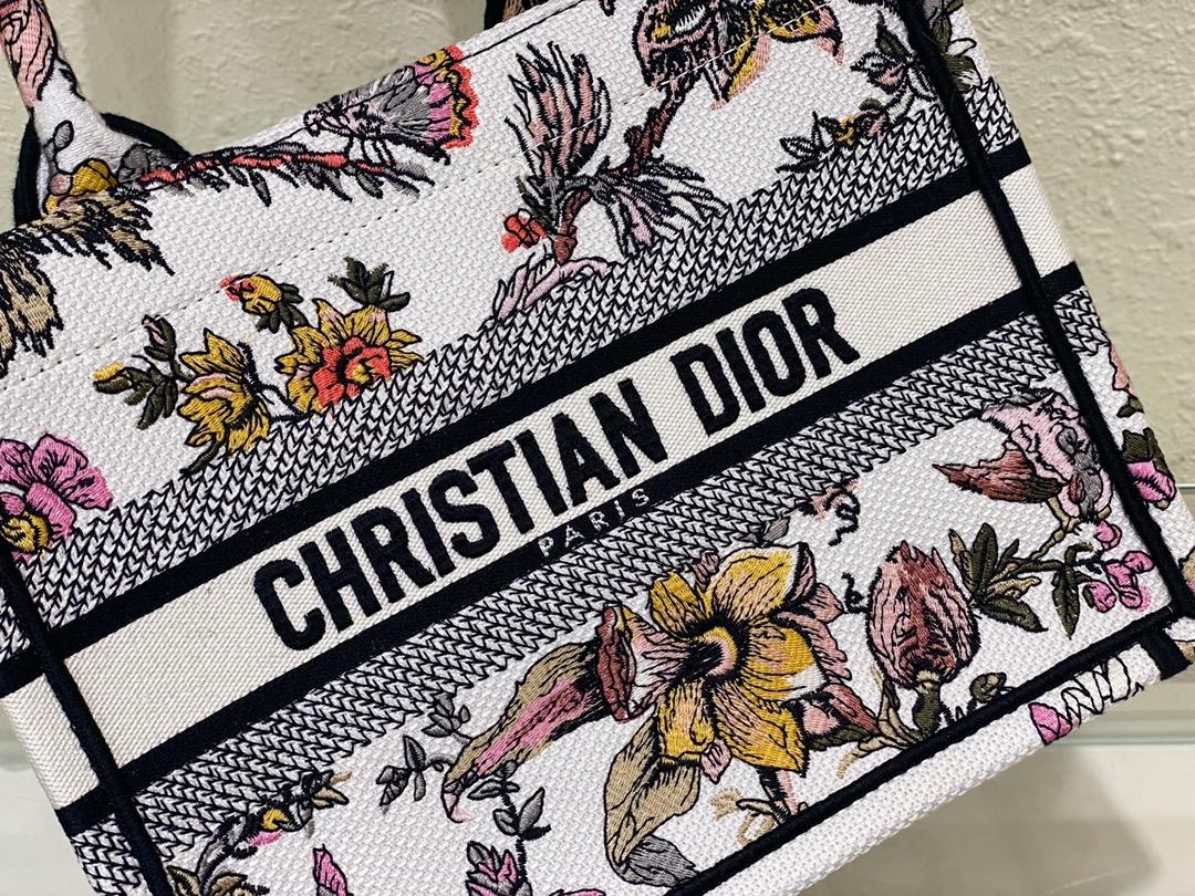 small-dior-book-tote-6341_16844030449-1000