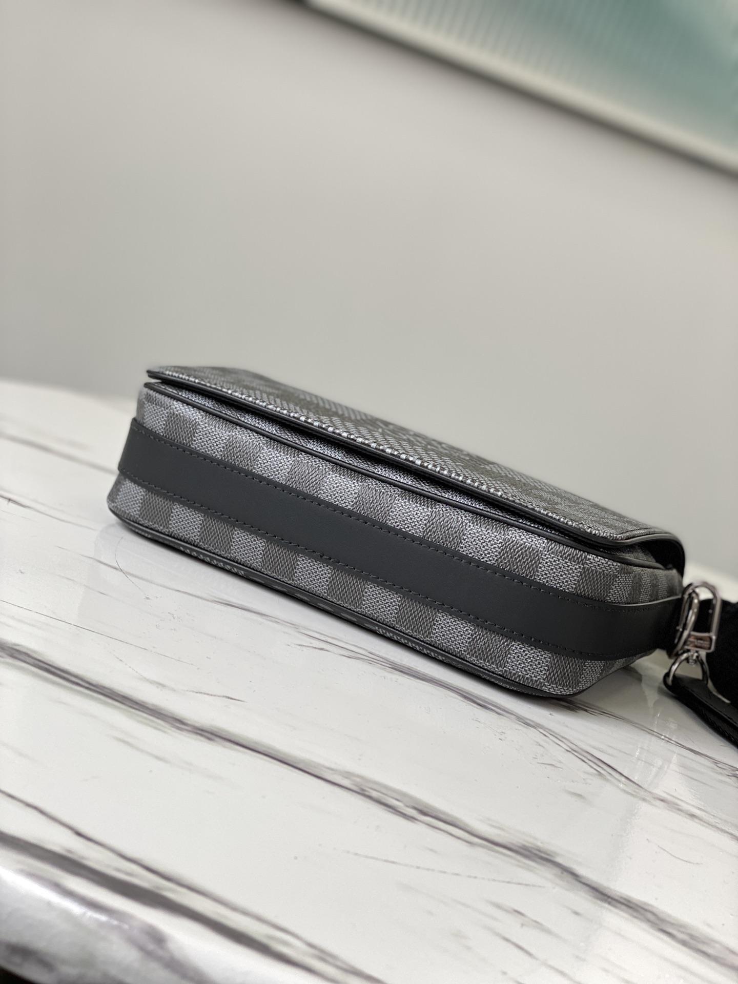 studio-messenger-bag-2189_16844981383-1000