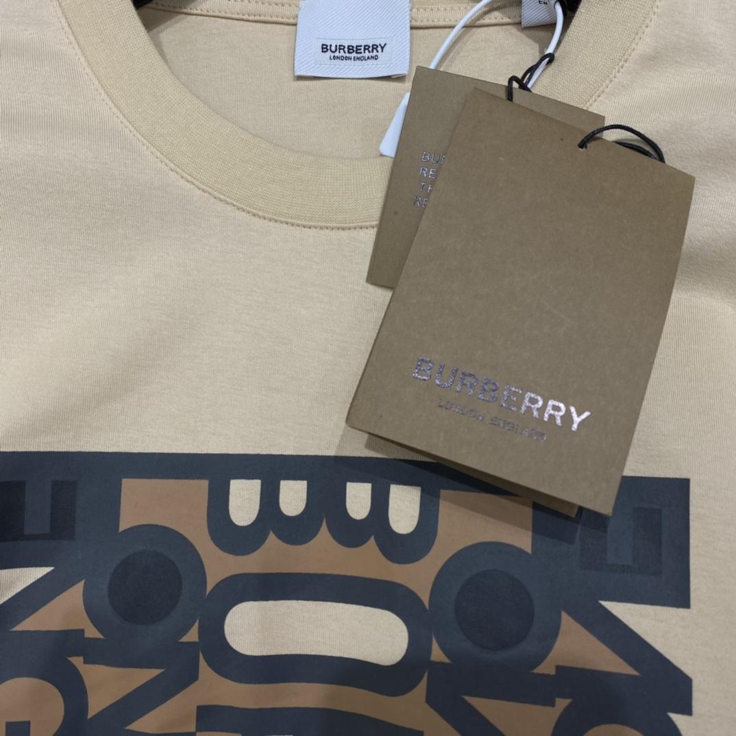 t-shirt-with-burberry-logo-337_16844972288-1000